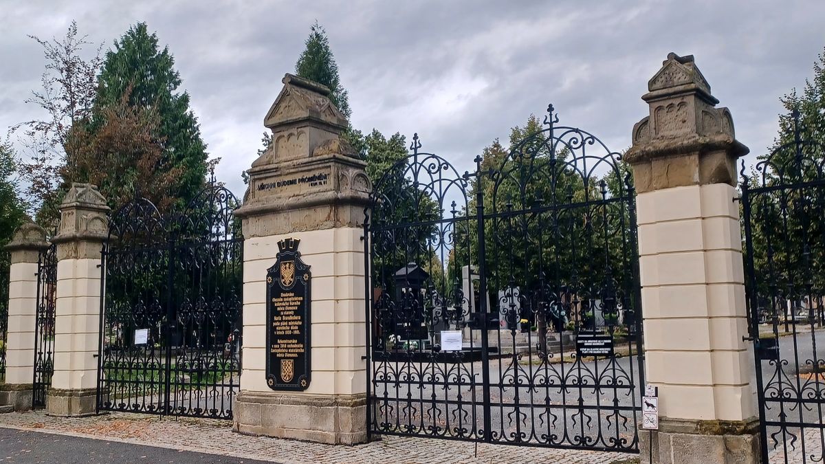 Ombudsman: Spory příbuzných o popel může někdy vyřešit jeho rozdělení